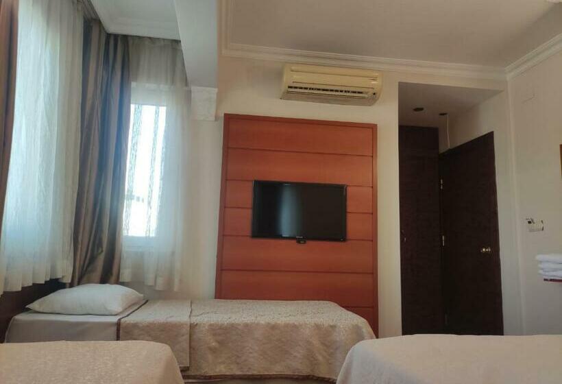 اتاق استاندارد سه نفره, Nayla