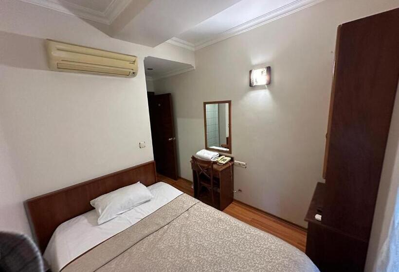 اتاق استاندارد یک نفره, Nayla