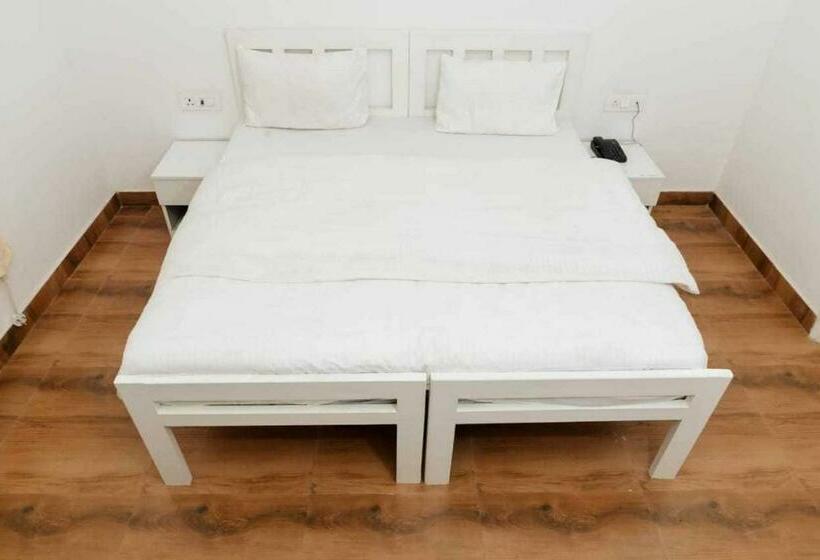 חדר קלאסי לשלושה, Oyo Flagship Royal Residency