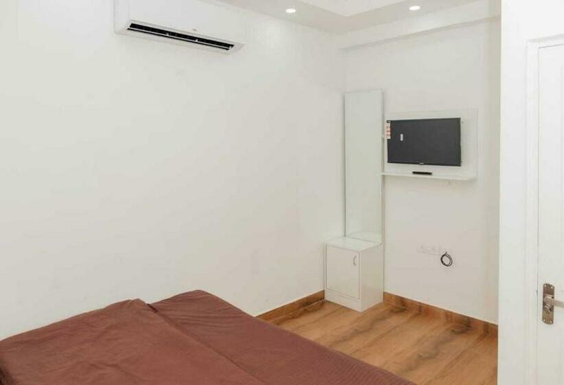 חדר קלאסי לשלושה, Oyo Flagship Royal Residency