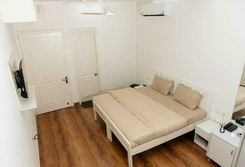 חדר קלאסי לשלושה, Oyo Flagship Royal Residency