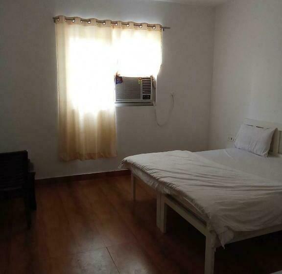 חדר קלאסי לשלושה, Oyo Flagship Royal Residency