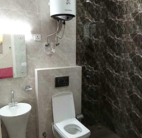 חדר קלאסי לשלושה, Oyo Flagship Royal Residency