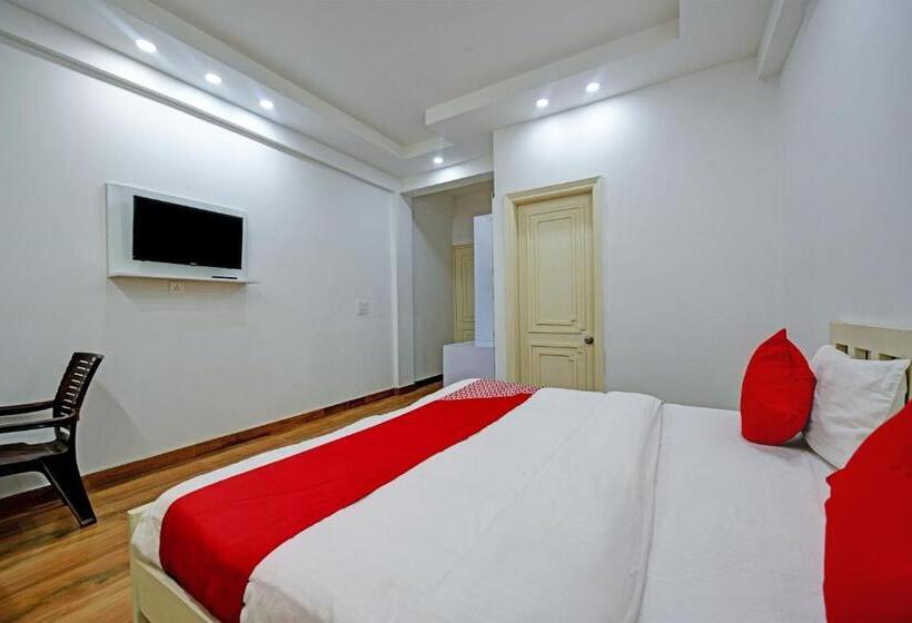 חדר קלאסי לשלושה, Oyo Flagship Royal Residency