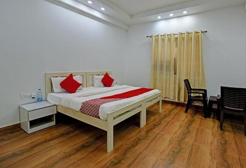 חדר קלאסי לשלושה, Oyo Flagship Royal Residency