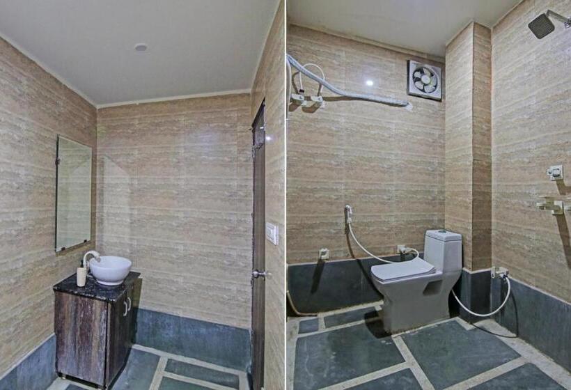 חדר קלאסי לשלושה, Oyo Flagship Royal Residency