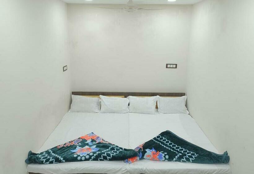 اتاق لوکس خانوادگی, Shipra Suites