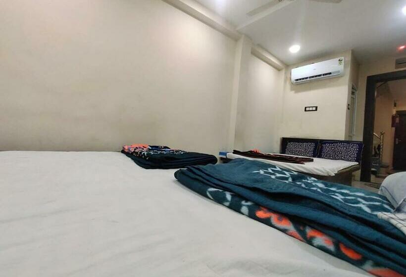 اتاق لوکس خانوادگی, Shipra Suites