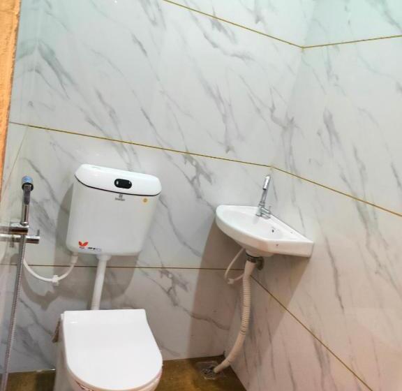 اتاق لوکس با تخت بزرگ, Amrit Shree