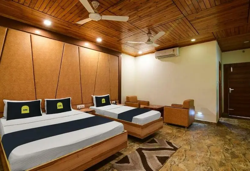 Classic Kolmen Hengen Huone, Townhouse Oak Gorumara Jungle Resort