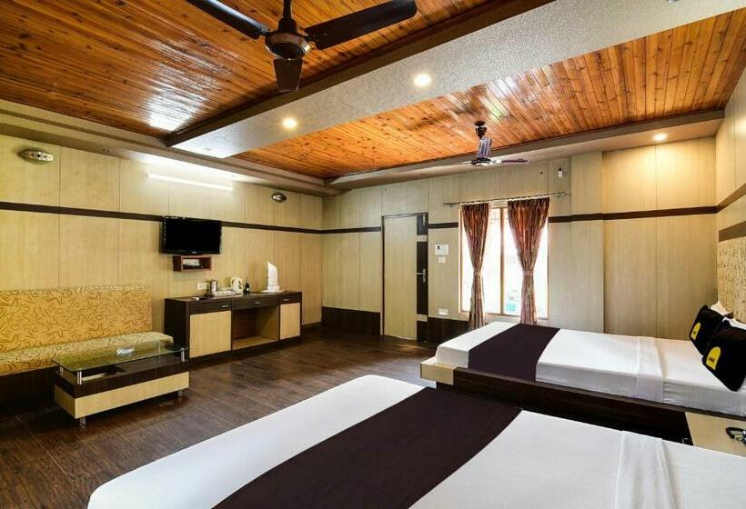 חדר קלאסי לשלושה, Townhouse Oak Gorumara Jungle Resort