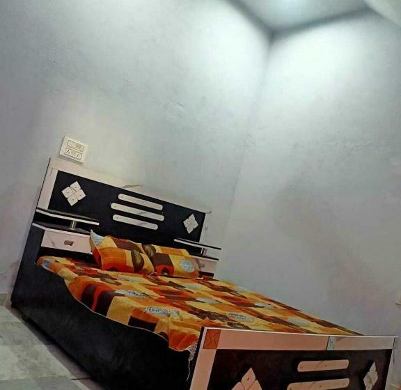 三人经典房间, Oyo Hotel Rudhra