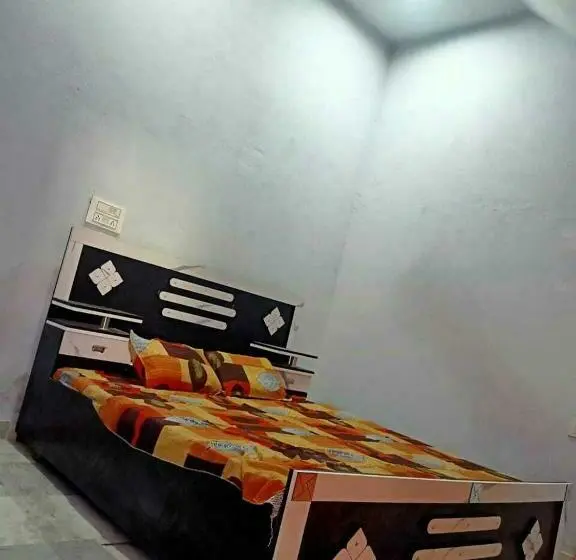 トリプルクラシックルーム, Oyo Hotel Rudhra