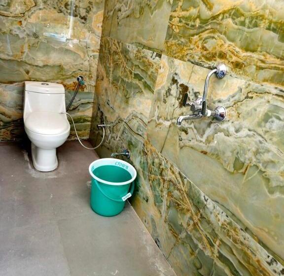 三人经典房间, Oyo Hotel Rudhra