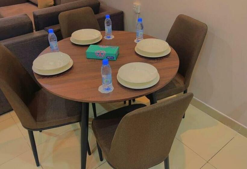 1 Szobás Apartman, بسمات الشرق 1