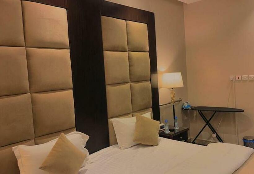 1 Szobás Apartman, بسمات الشرق 1