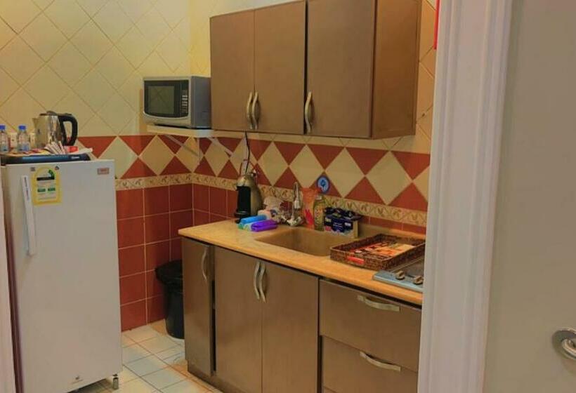 1 Szobás Apartman, بسمات الشرق 1