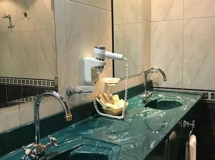 سوئیت رویال, Azimut Hotel Yakutsk