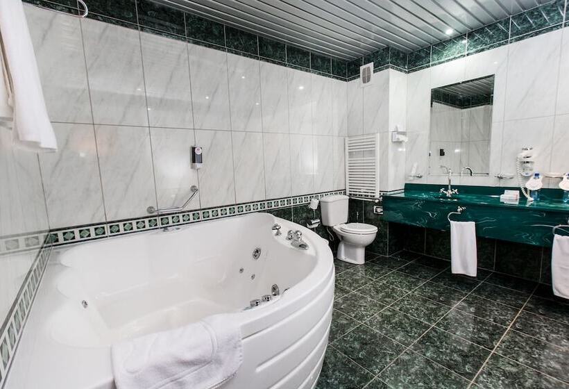 جناح ملكى, Azimut Hotel Yakutsk