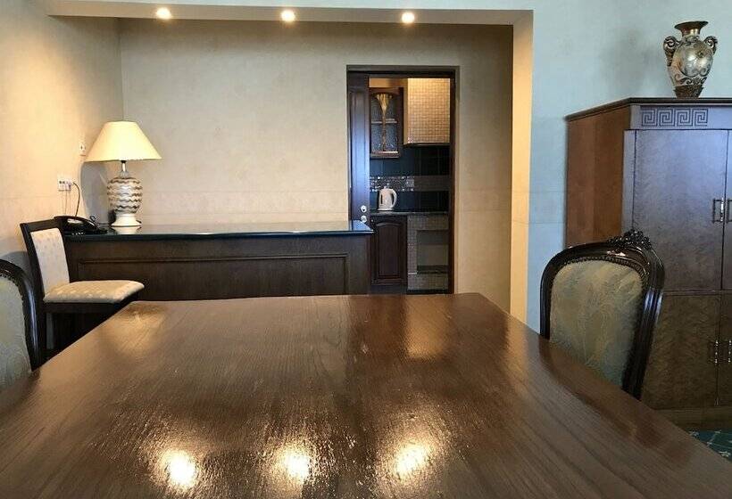 סוויטה מלכותית, Azimut Hotel Yakutsk