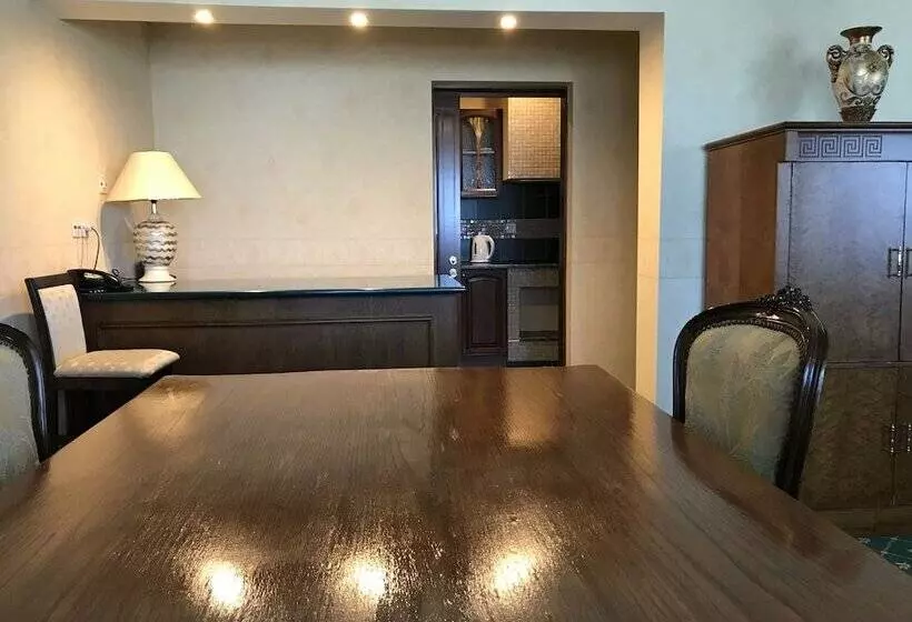 سوئیت رویال, Azimut Hotel Yakutsk