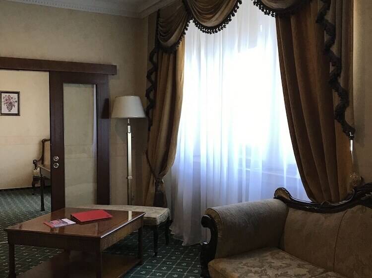 סוויטה מלכותית, Azimut Hotel Yakutsk