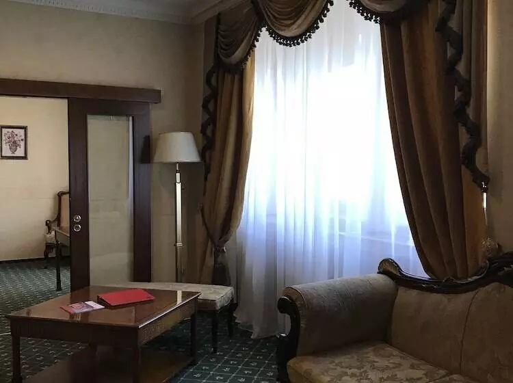 سوئیت رویال, Azimut Hotel Yakutsk