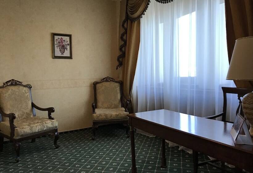 סוויטה מלכותית, Azimut Hotel Yakutsk