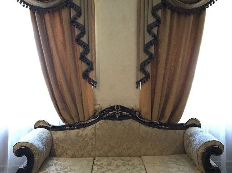 جناح ملكى, Azimut Hotel Yakutsk