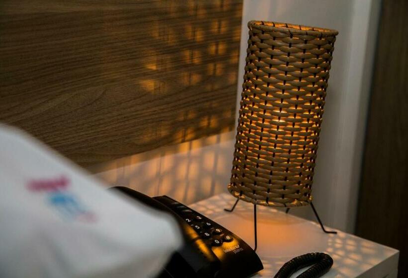 Номер Стандарт Трехместный, Assay Plaza