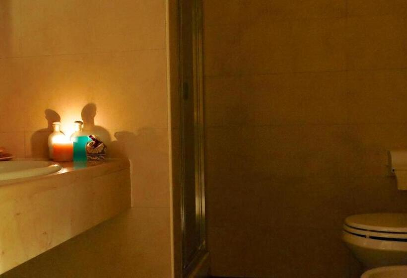 غرفة قياسية ثلاثية, Colucci