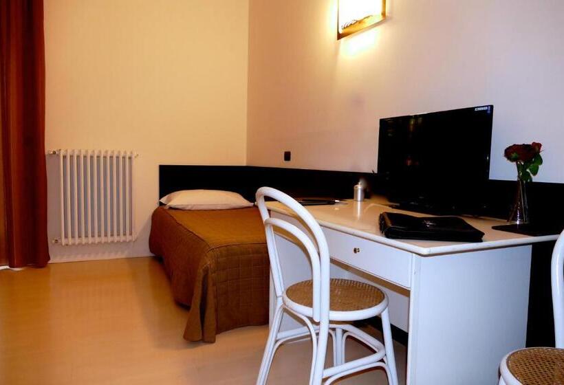 غرفة قياسية ثلاثية, Colucci