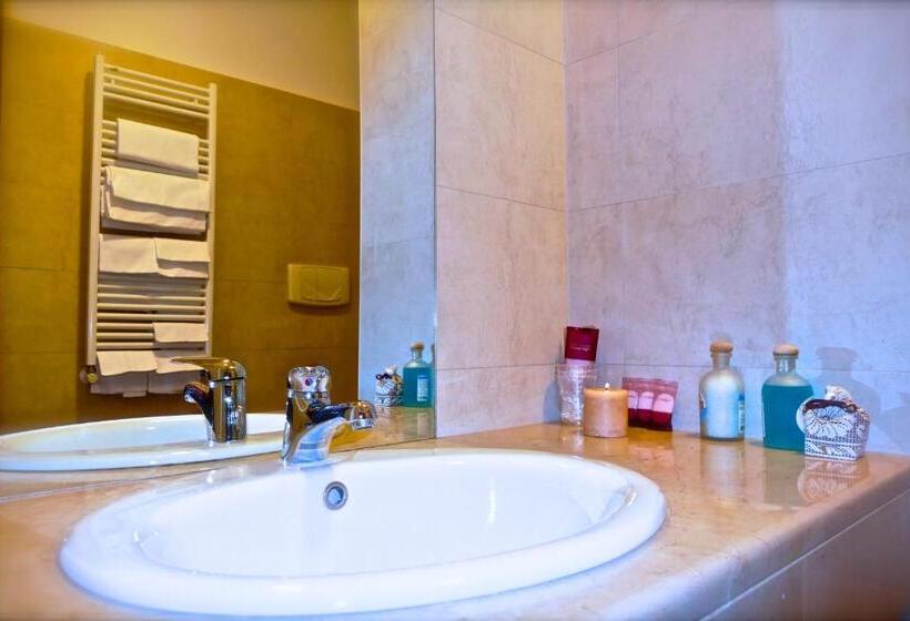 غرفة قياسية ثلاثية, Colucci