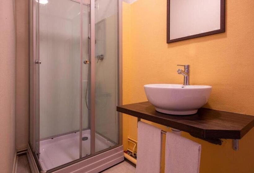 اتاق استاندارد سه نفره, Du Commerce