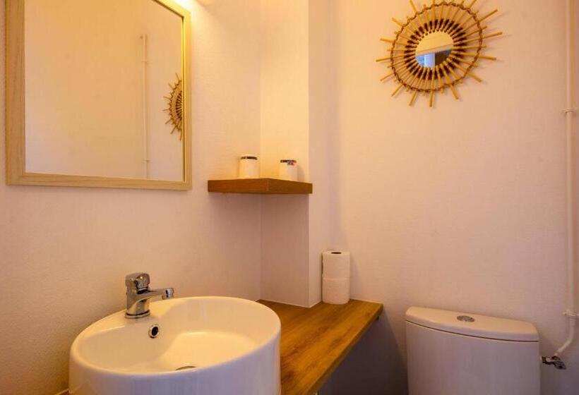 اتاق استاندارد سه نفره, Du Commerce