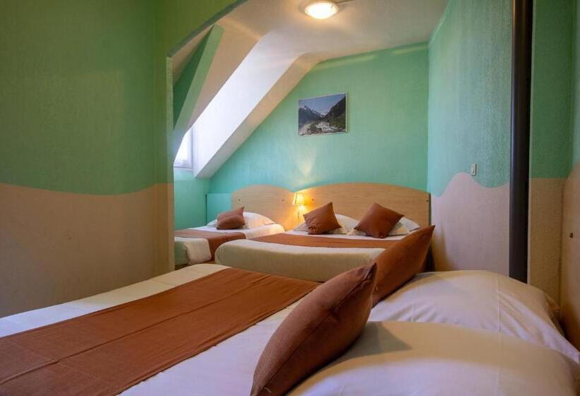 اتاق استاندارد چهار تخته, Du Commerce