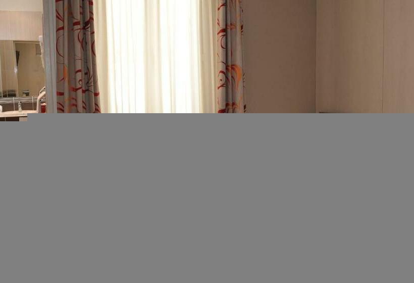 高级大房间, Le Revest