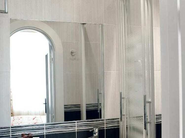 家庭间, Le Revest