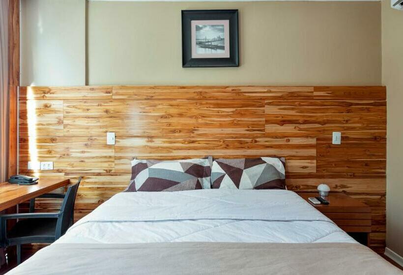 اتاق اجرایی, Petropolis Inn