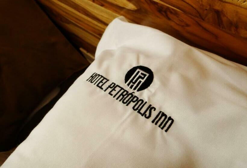 اتاق سوپریور, Petropolis Inn