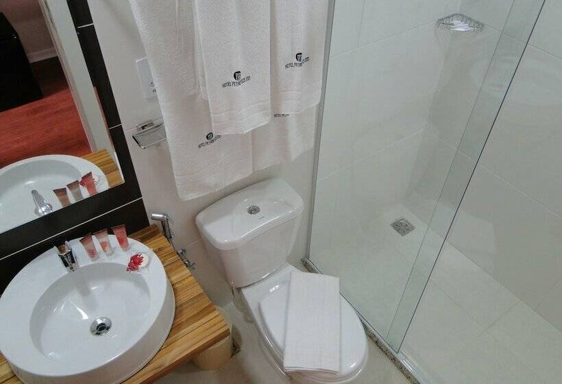 اتاق اجرایی, Petropolis Inn