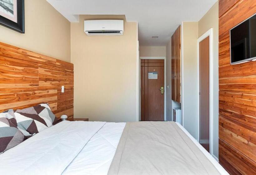 اتاق اجرایی, Petropolis Inn