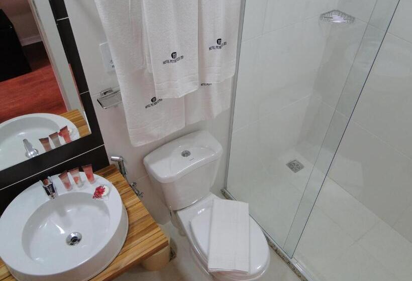 اتاق اجرایی, Petropolis Inn