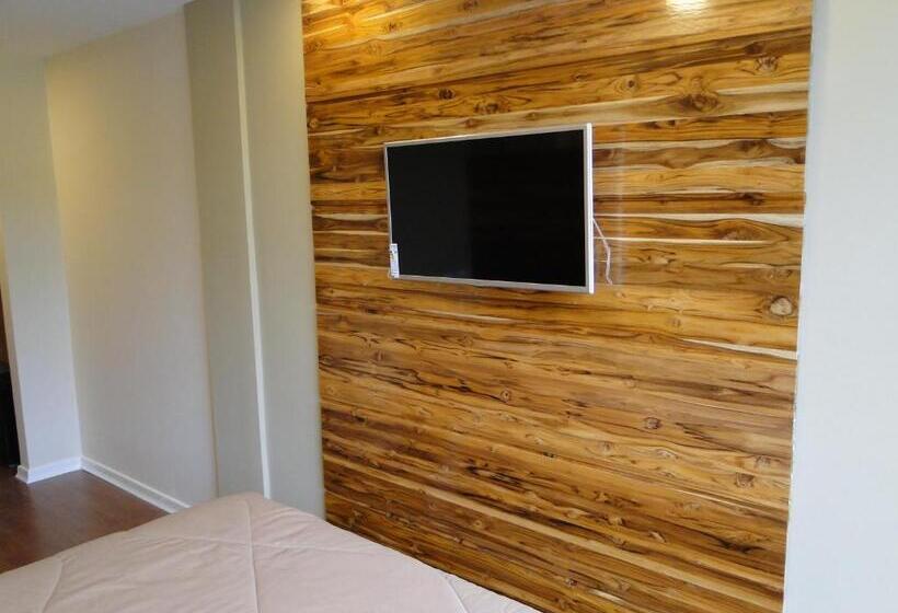 اتاق اجرایی, Petropolis Inn