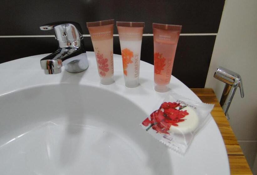 اتاق اجرایی, Petropolis Inn