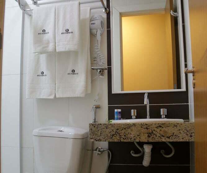 اتاق اجرایی, Petropolis Inn