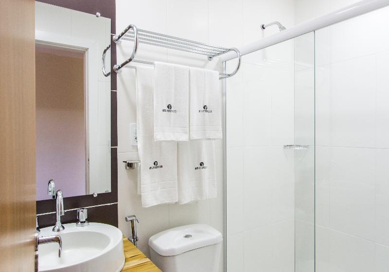 اتاق اجرایی, Petropolis Inn