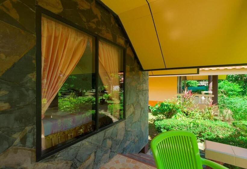 스탠다드 방갈로, Rim Khao Resort