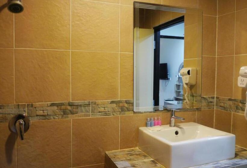 סוויטה, Southern Star Resort