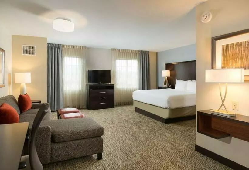 キングサイドベッドのスタンダードワンルーム, Staybridge Suites Corona South, An Ihg